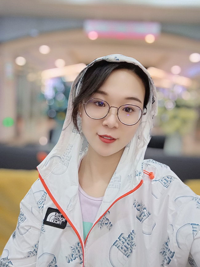 一键拍出好看的自己 Reno6系列AI焕采美妆/光斑人像体验