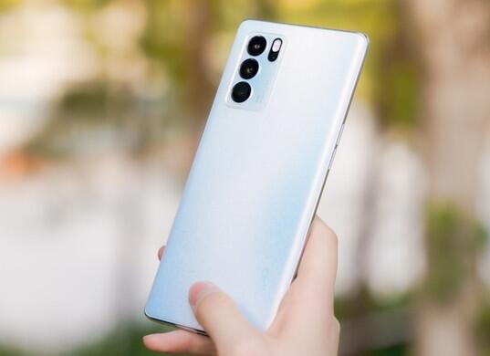 OPPO Reno6系列即将开售：有趣轻薄“时尚单品”来啦！