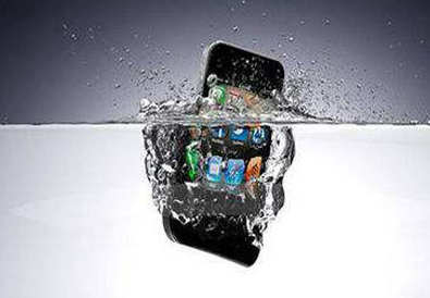 苹果手机掉水里怎么处理?苹果手机抵押来教您5大解决步骤及4大禁忌
