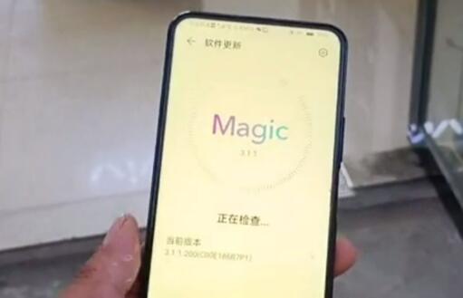 手机经常弹出系统升级，要不要升级？别纠结，爱押手机典当为你解答！